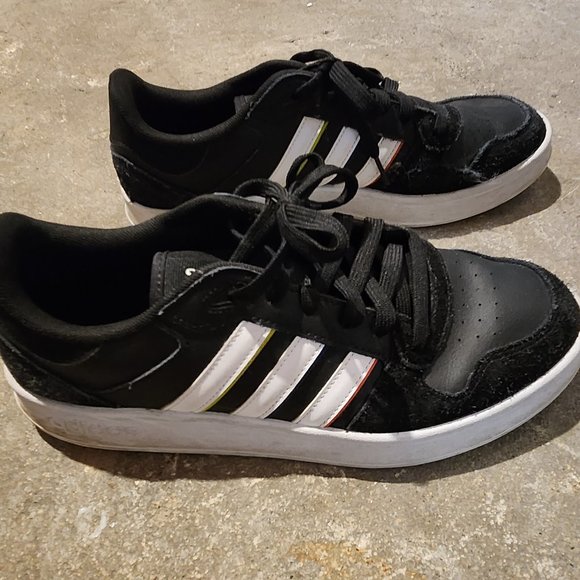 Sneakers - Picture 1 of 2